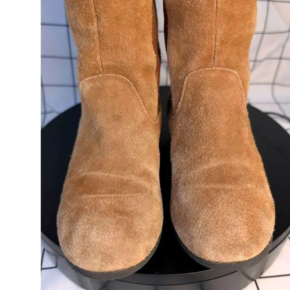 Michael Kors ~ Emma Chey Boots ~ Kids Size 2 ~ Tan Suede Tall ~ Back Zip MK Logo
